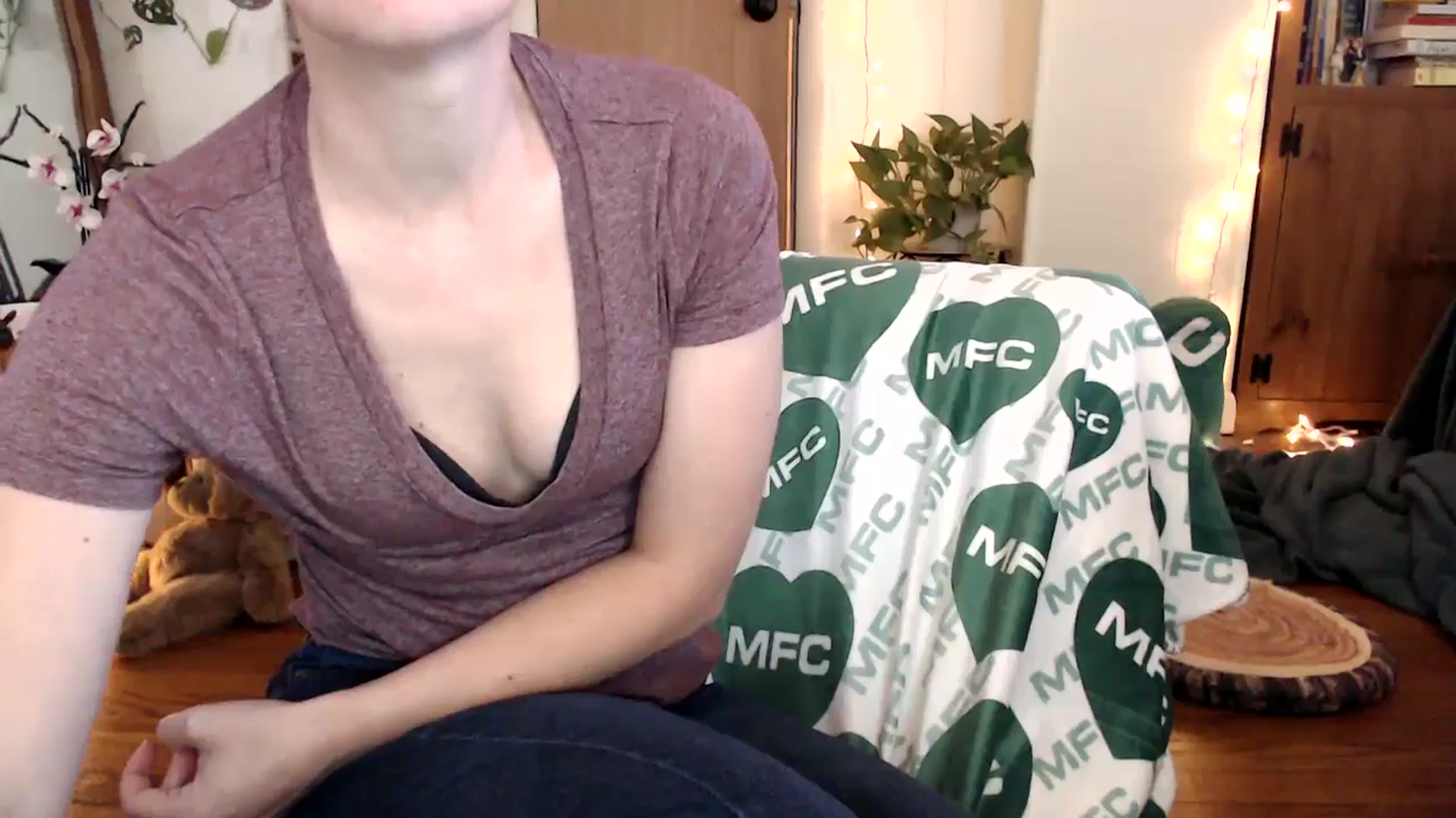 Gallery image thumbnail from WildflowerEm's myfreecams stream on, 09/29/2025, 18:19 image 17 of 20