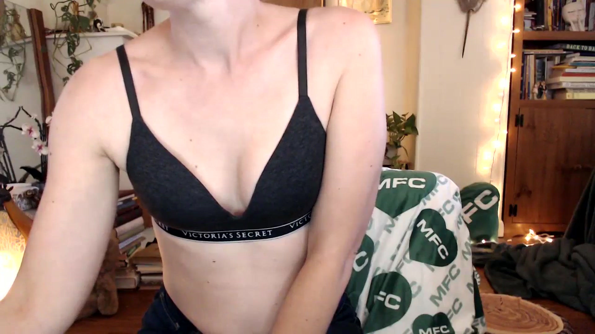 Gallery image thumbnail from WildflowerEm's myfreecams stream on, 09/29/2025, 18:19 image 20 of 20