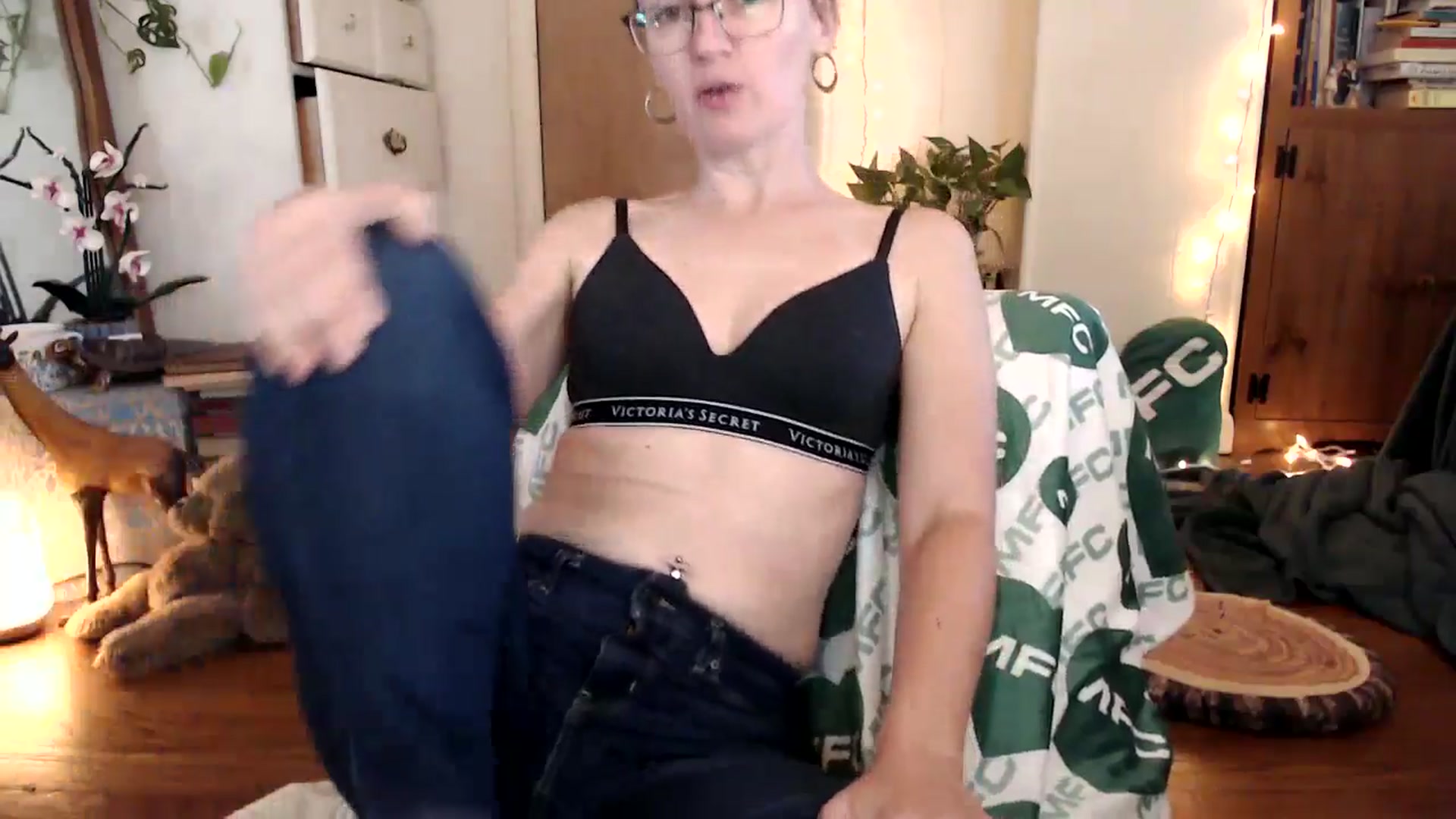 Gallery image thumbnail from WildflowerEm's myfreecams stream on, 09/29/2025, 18:19 image 19 of 20