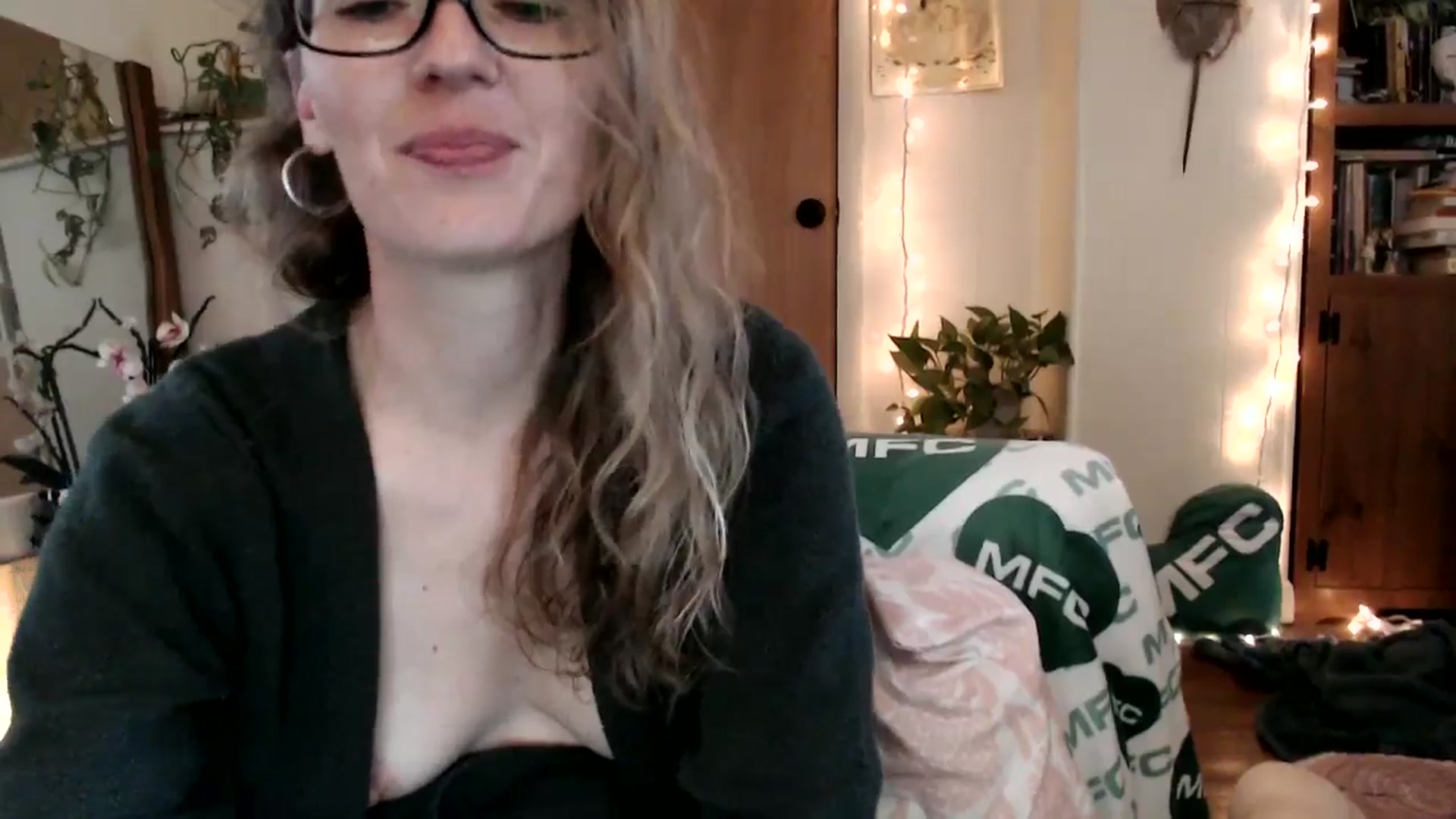 Gallery image thumbnail from WildflowerEm's myfreecams stream on, 09/30/2025, 19:10 image 17 of 20