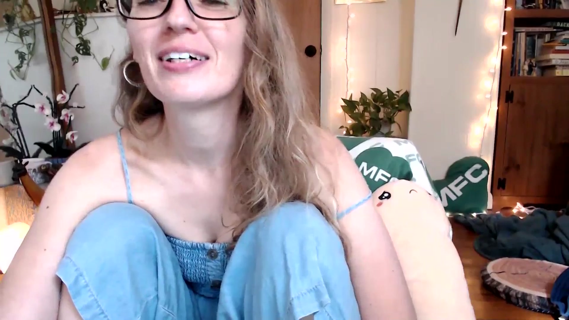 Gallery image thumbnail from WildflowerEm's myfreecams stream on, 09/30/2025, 19:10 image 3 of 20