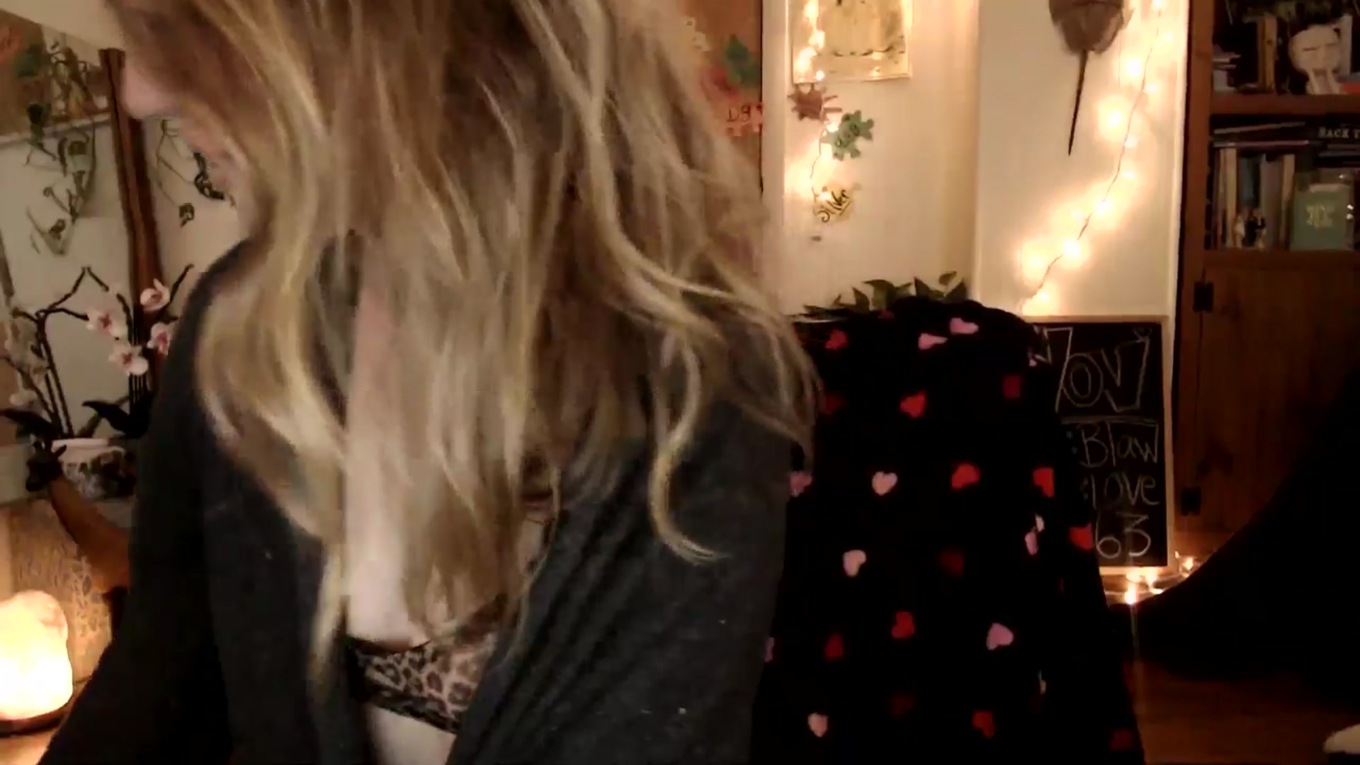 Gallery image thumbnail from WildflowerEm's myfreecams stream on, 11/25/2025, 20:10 image 15 of 20