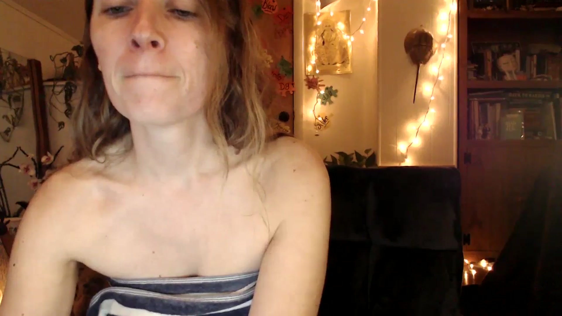 Gallery image thumbnail from WildflowerEm's myfreecams stream on, 11/30/2025, 03:29 image 13 of 20