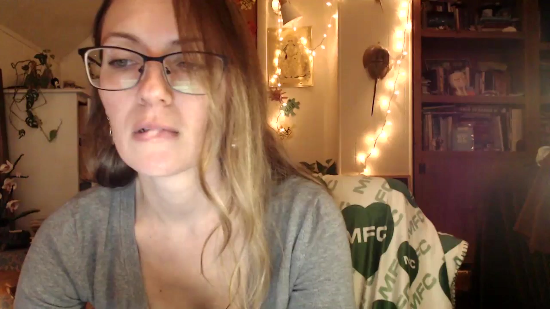 Gallery image thumbnail from WildflowerEm's myfreecams stream on, 12/01/2025, 24:07 image 1 of 20