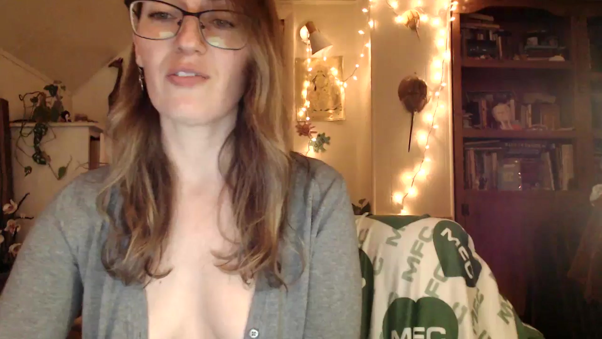 Gallery image thumbnail from WildflowerEm's myfreecams stream on, 12/01/2025, 24:07 image 6 of 20
