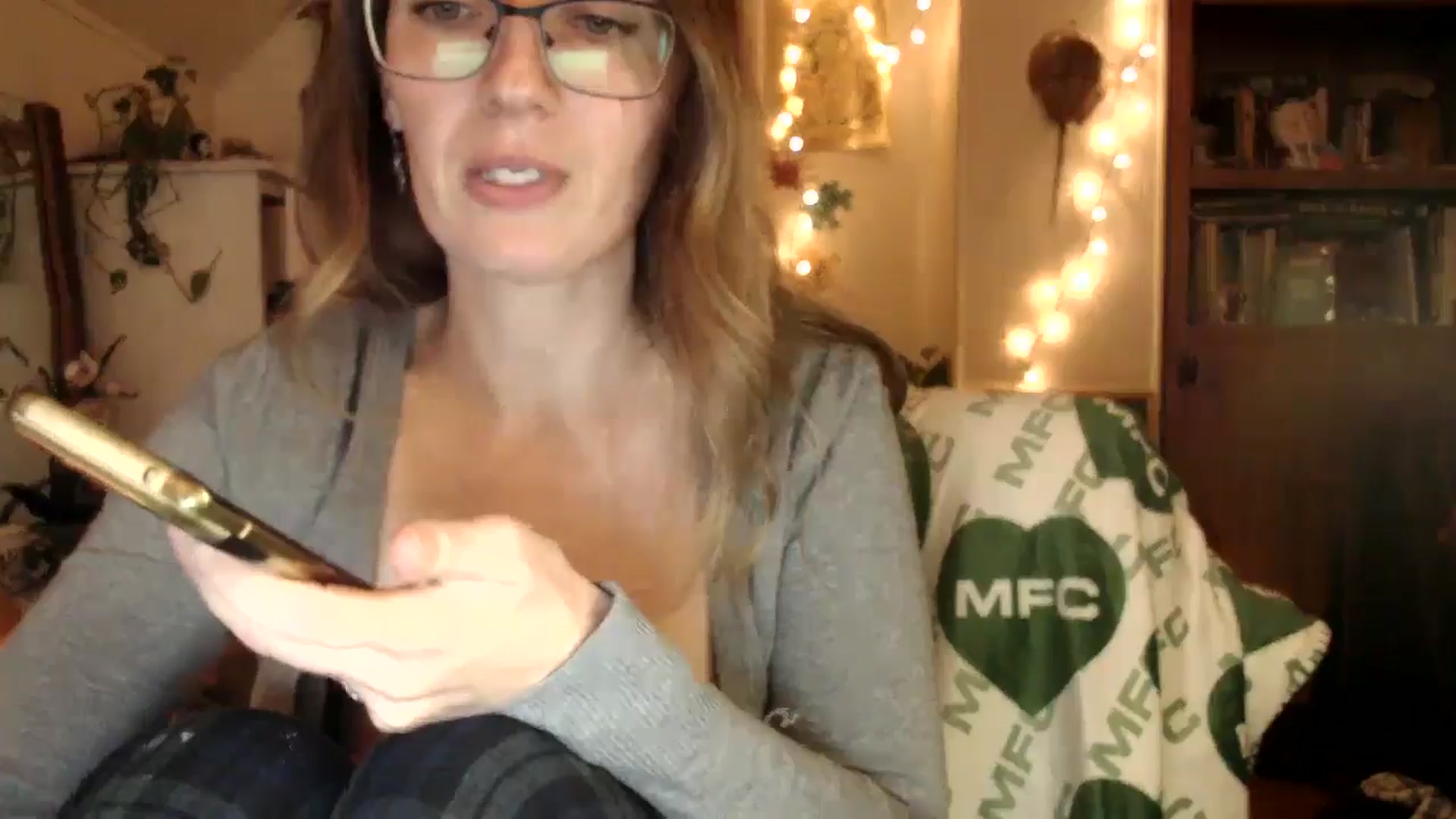 Gallery image thumbnail from WildflowerEm's myfreecams stream on, 12/01/2025, 24:07 image 3 of 20