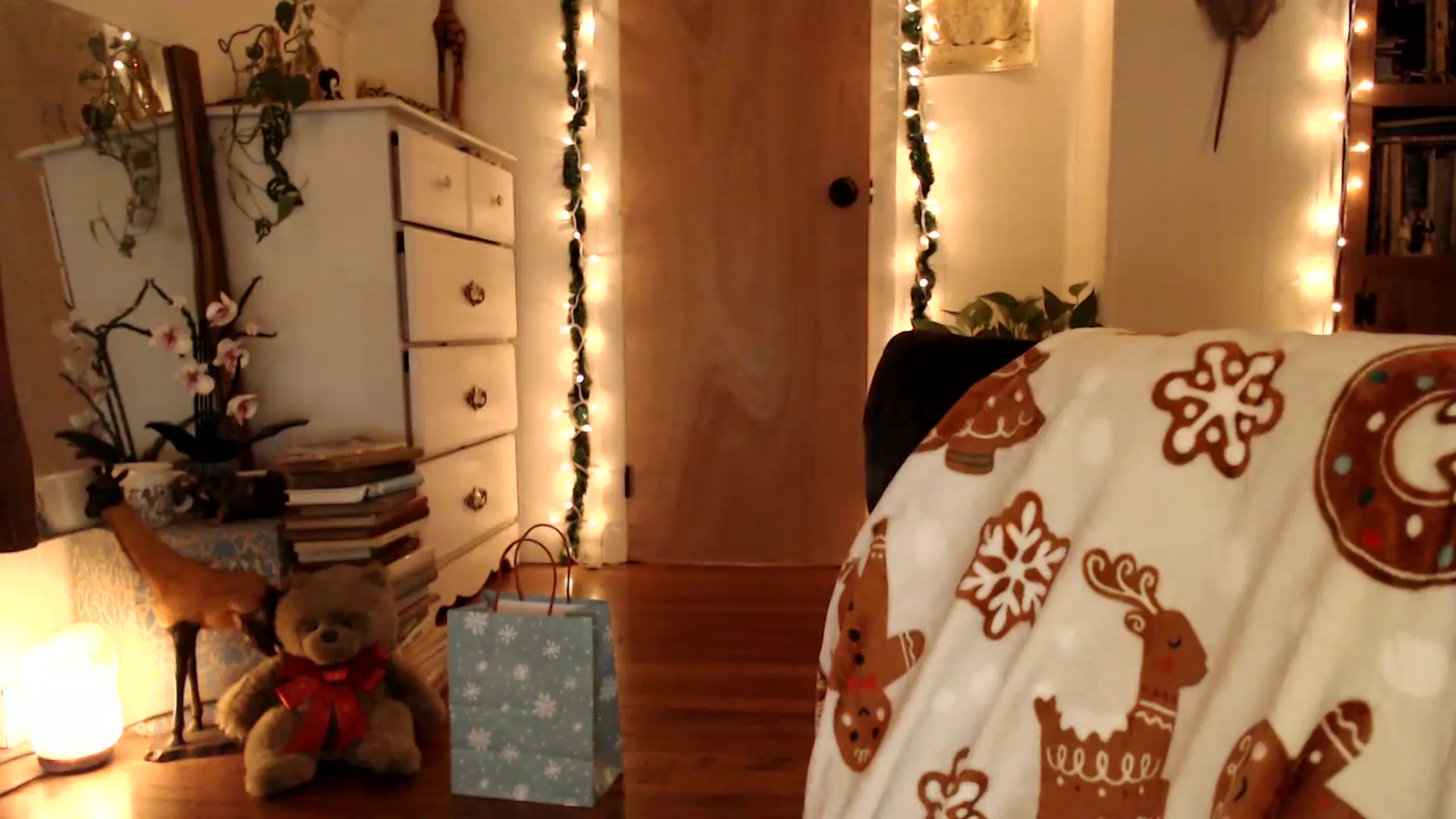 Gallery image thumbnail from WildflowerEm's myfreecams stream on, 12/07/2025, 23:06 image 4 of 20
