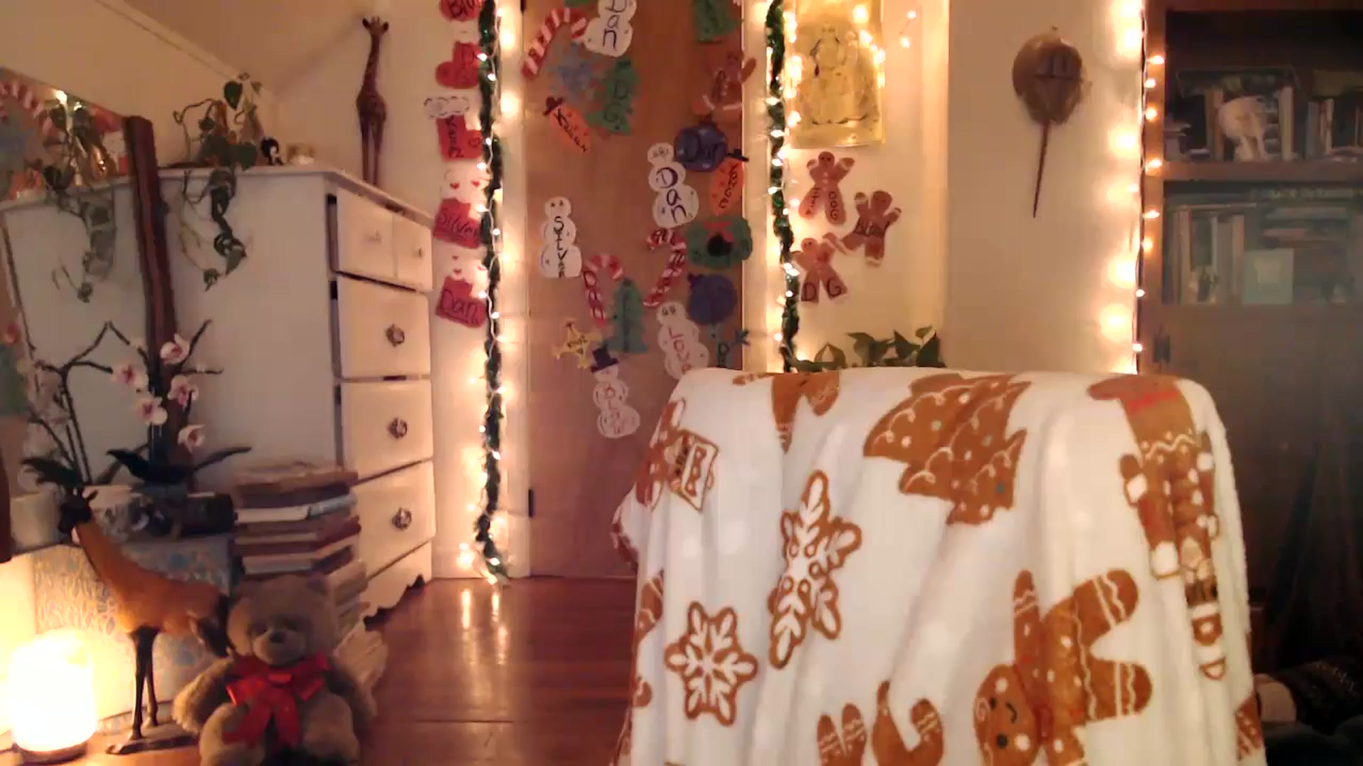 Gallery image thumbnail from WildflowerEm's myfreecams stream on, 12/21/2025, 23:07 image 8 of 20