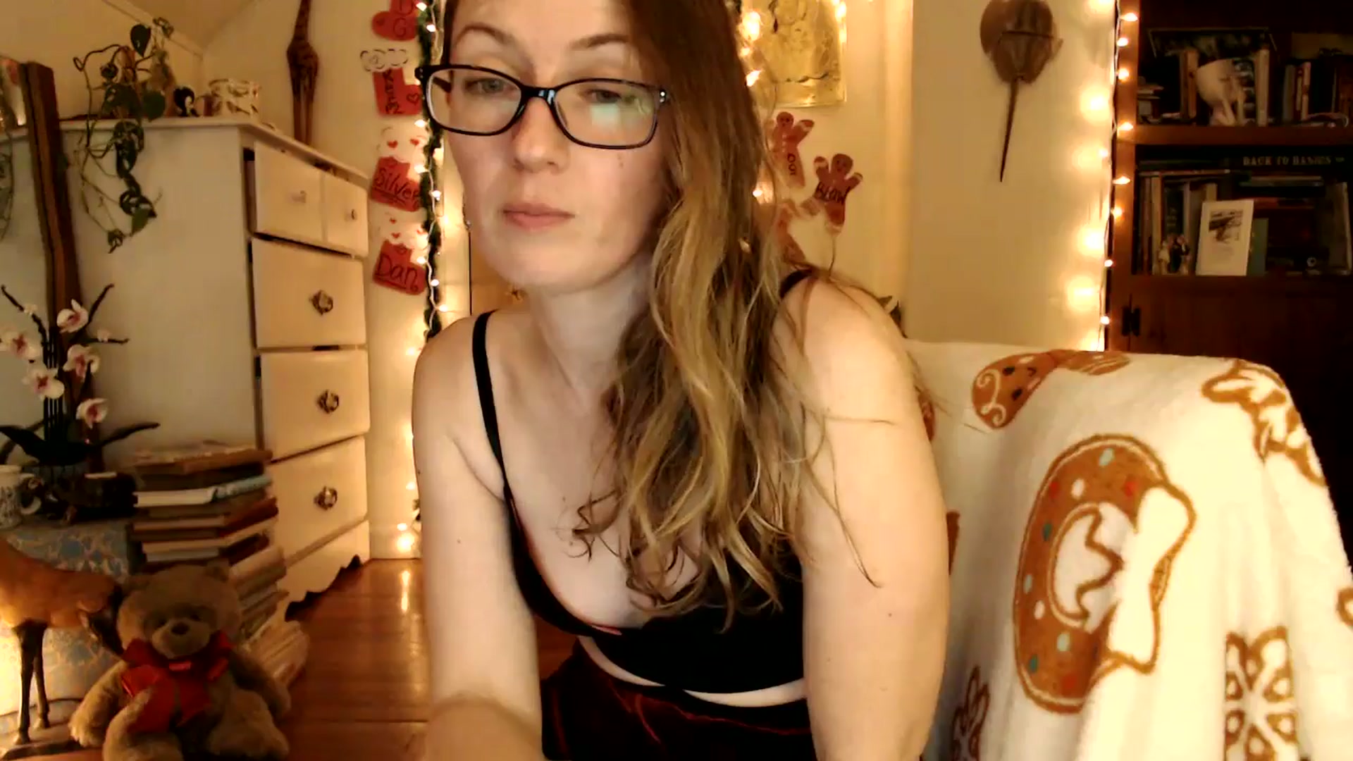 Gallery image thumbnail from WildflowerEm's myfreecams stream on, 12/29/2025, 24:05 image 14 of 20