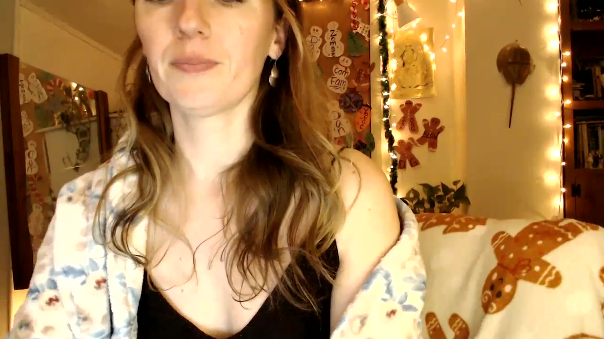 Gallery image thumbnail from WildflowerEm's myfreecams stream on, 12/31/2025, 24:51 image 13 of 20