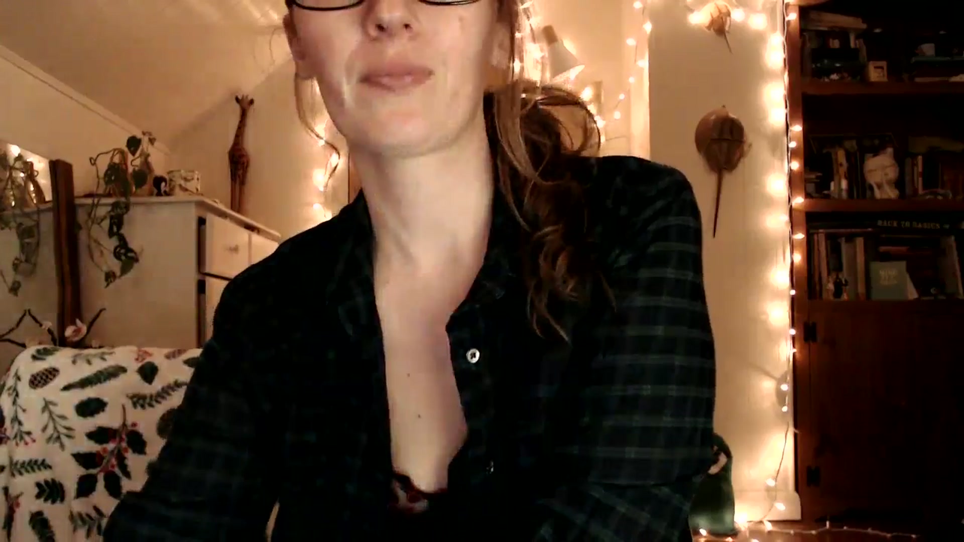 Gallery image thumbnail from WildflowerEm's myfreecams stream on, 01/17/2026, 24:36 image 13 of 20