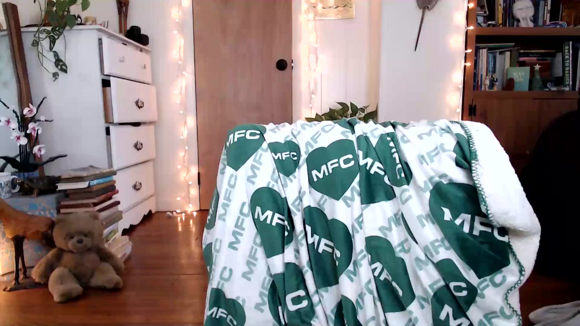 Gallery image thumbnail from WildflowerEm's myfreecams stream on, 03/26/2026, 19:18 image 13 of 20