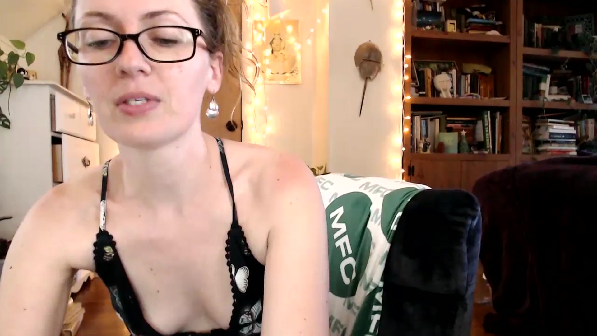 Gallery image thumbnail from WildflowerEm's myfreecams stream on, 04/15/2026, 19:09 image 2 of 20