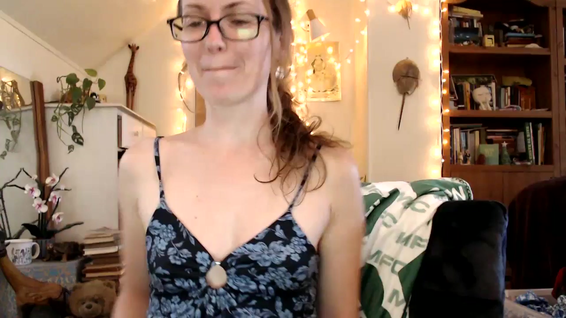 Gallery image thumbnail from WildflowerEm's myfreecams stream on, 04/16/2026, 18:23 image 1 of 20