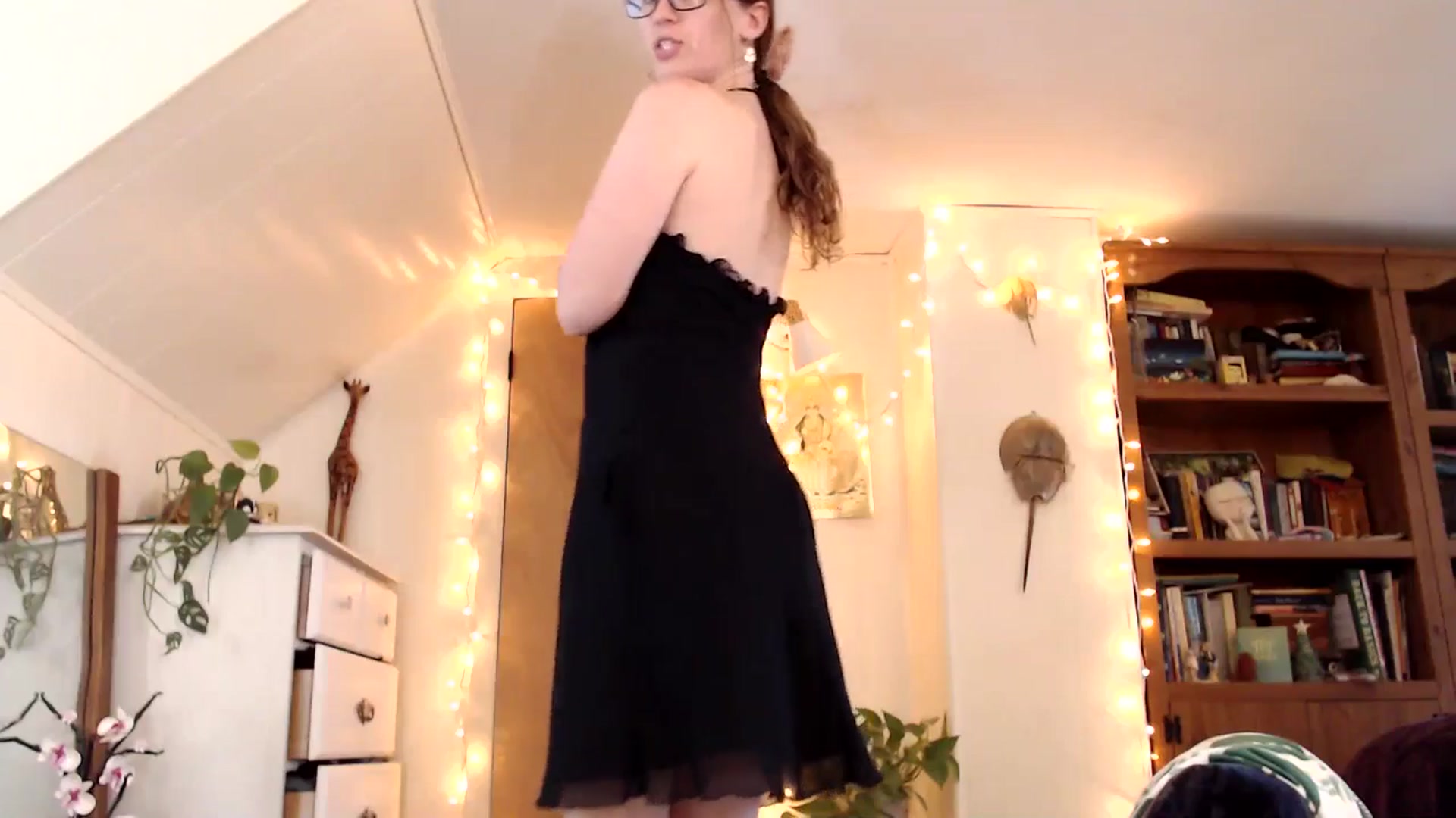 Gallery image thumbnail from WildflowerEm's myfreecams stream on, 04/16/2026, 18:23 image 16 of 20