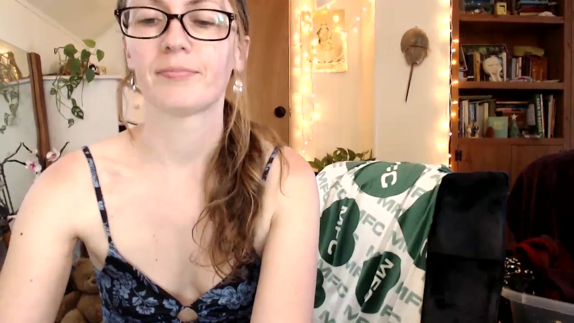 Gallery image thumbnail from WildflowerEm's myfreecams stream on, 04/16/2026, 18:23 image 15 of 20