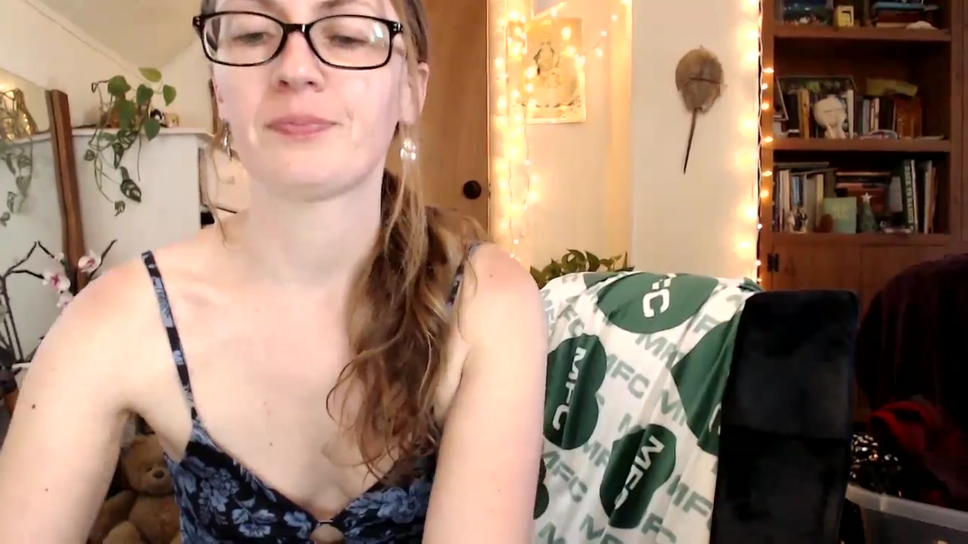 Gallery image thumbnail from WildflowerEm's myfreecams stream on, 04/16/2026, 18:23 image 14 of 20