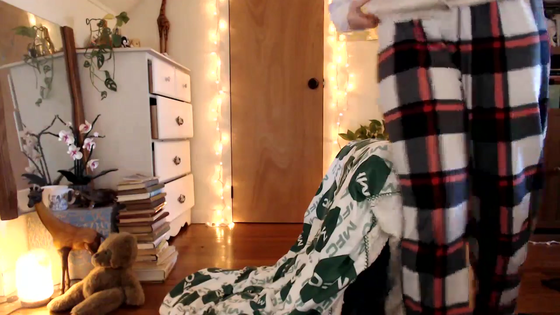Gallery image thumbnail from WildflowerEm's myfreecams stream on, 04/26/2026, 21:43 image 18 of 20