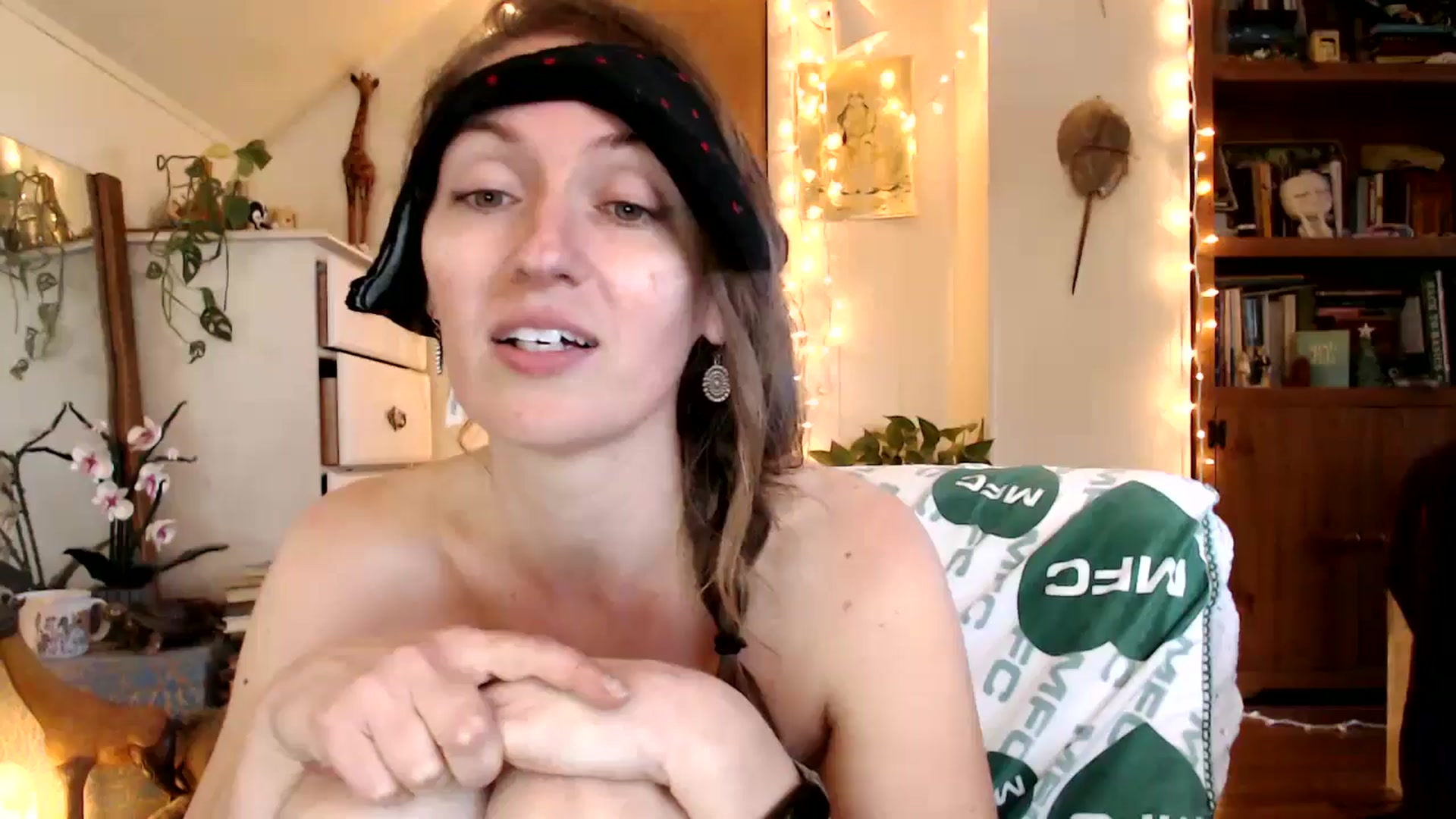Gallery image thumbnail from WildflowerEm's myfreecams stream on, 04/26/2026, 22:22 image 16 of 20