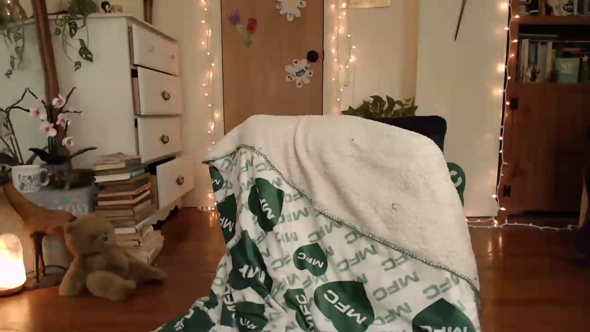 Gallery image thumbnail from WildflowerEm's myfreecams stream on, 05/13/2026, 19:05 image 9 of 20
