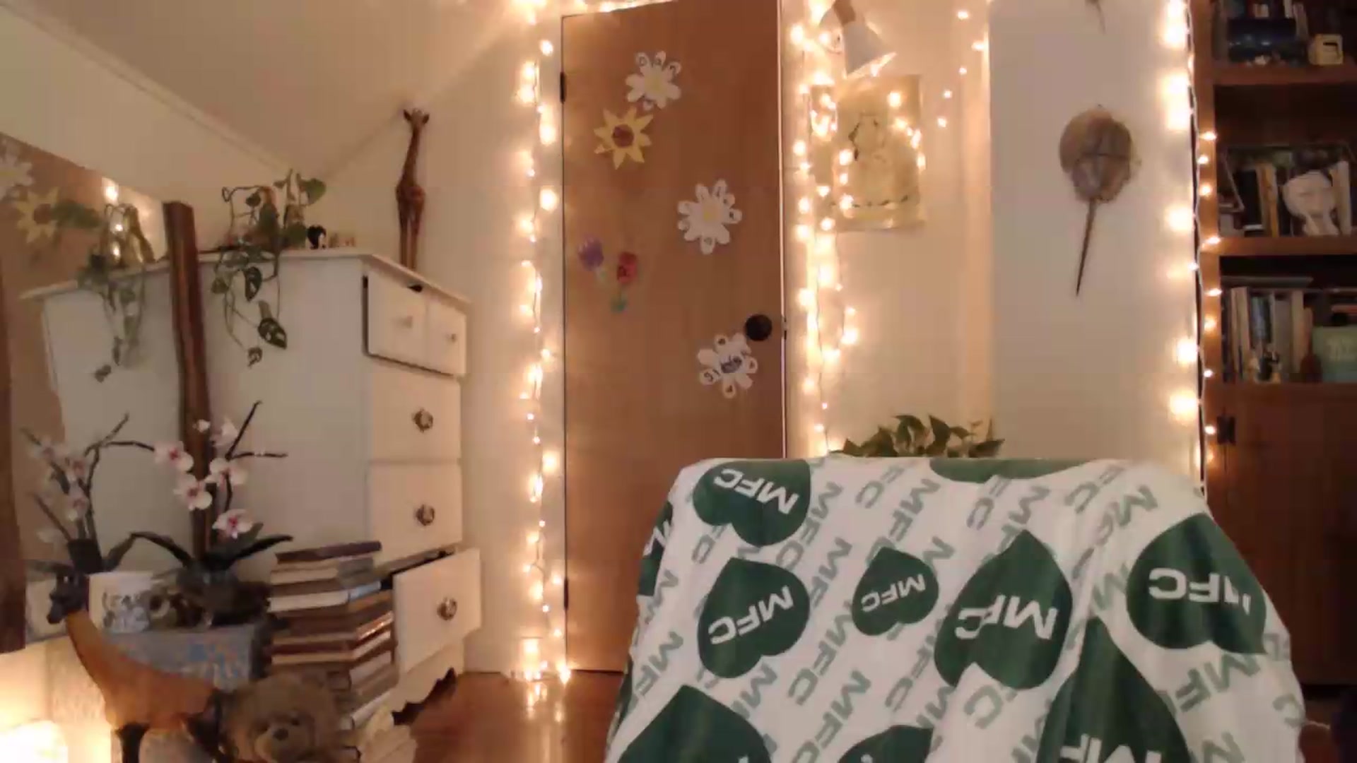 Gallery image thumbnail from WildflowerEm's myfreecams stream on, 05/29/2026, 19:19 image 16 of 20