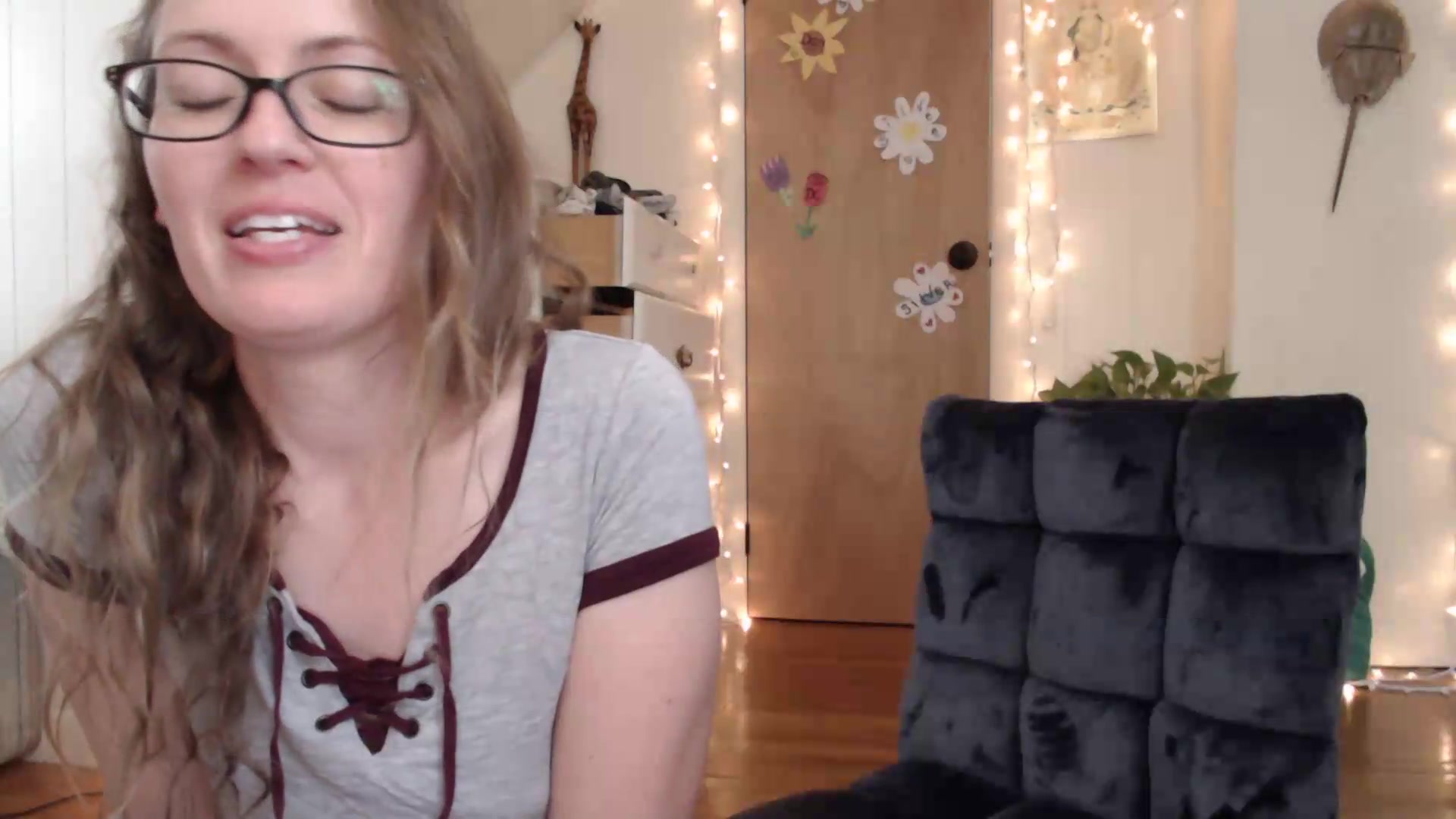 Gallery image thumbnail from WildflowerEm's myfreecams stream on, 06/05/2026, 19:23 image 15 of 20