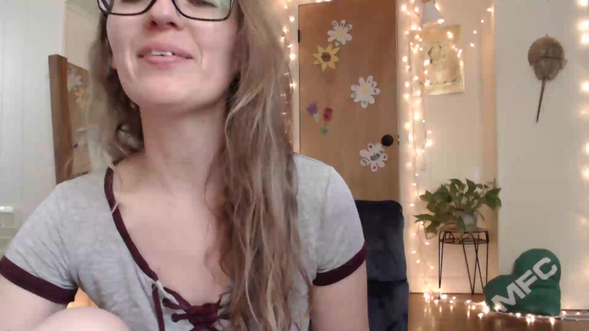 Gallery image thumbnail from WildflowerEm's myfreecams stream on, 06/05/2026, 19:23 image 4 of 20