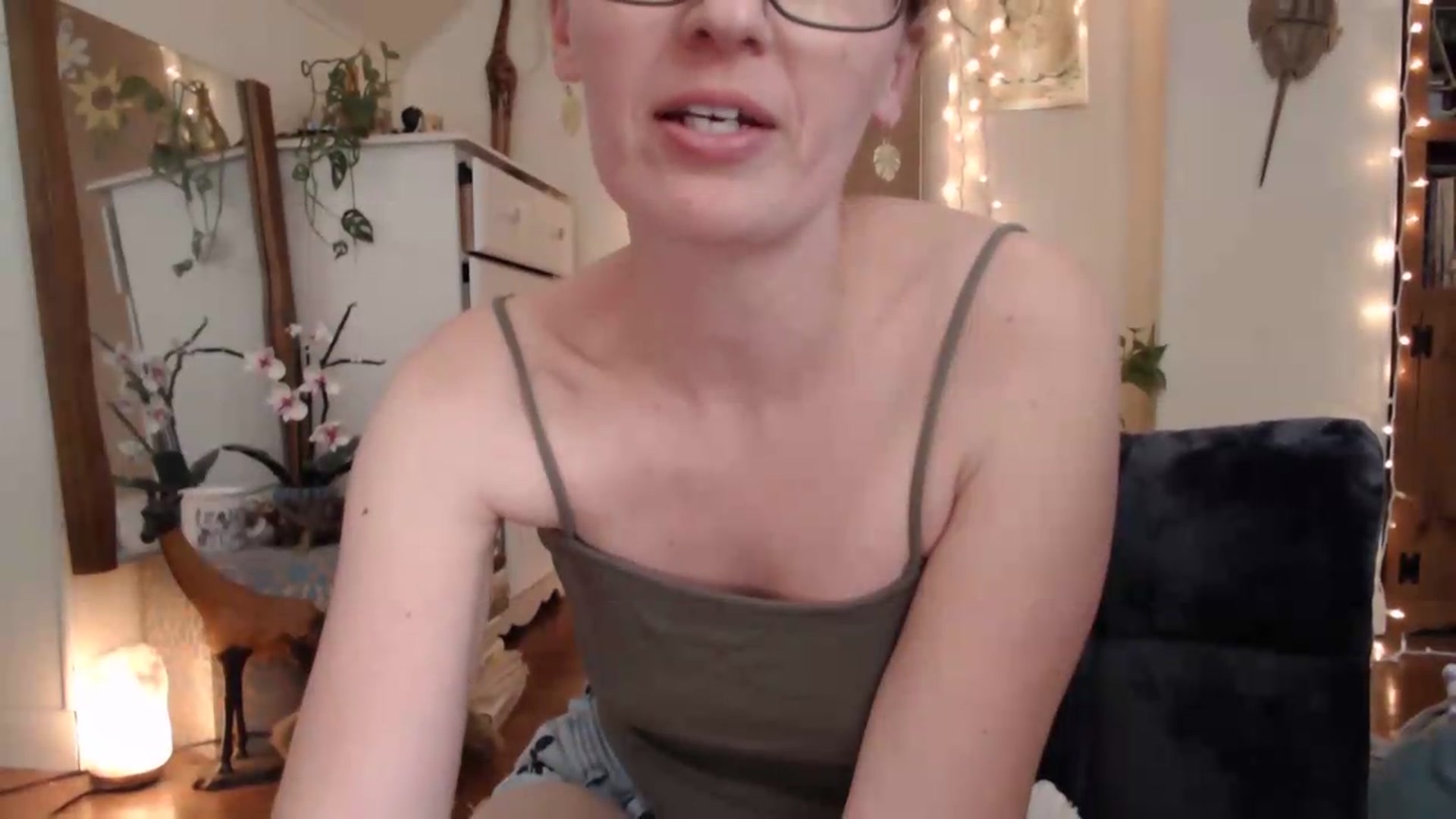 Gallery image thumbnail from WildflowerEm's myfreecams stream on, 06/25/2026, 18:15 image 2 of 20