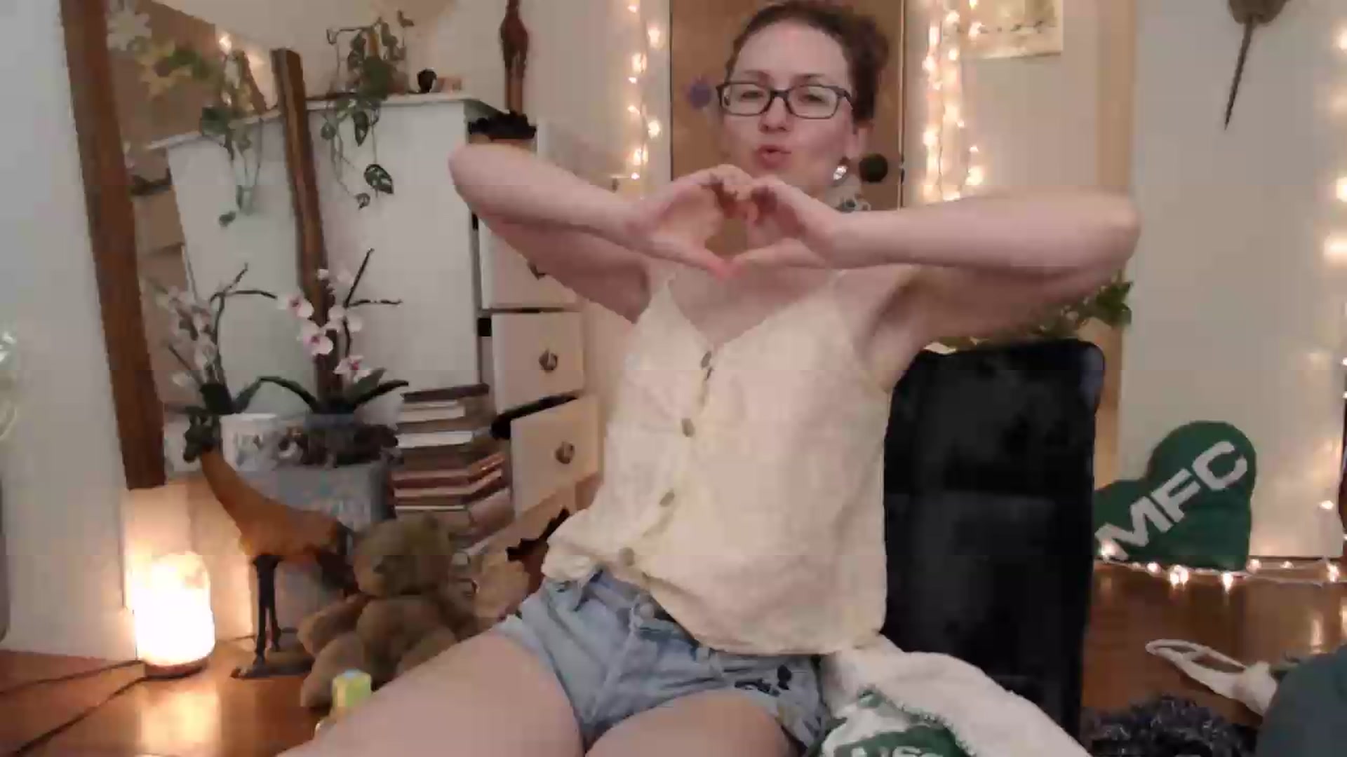Gallery image thumbnail from WildflowerEm's myfreecams stream on, 06/25/2026, 18:15 image 10 of 20