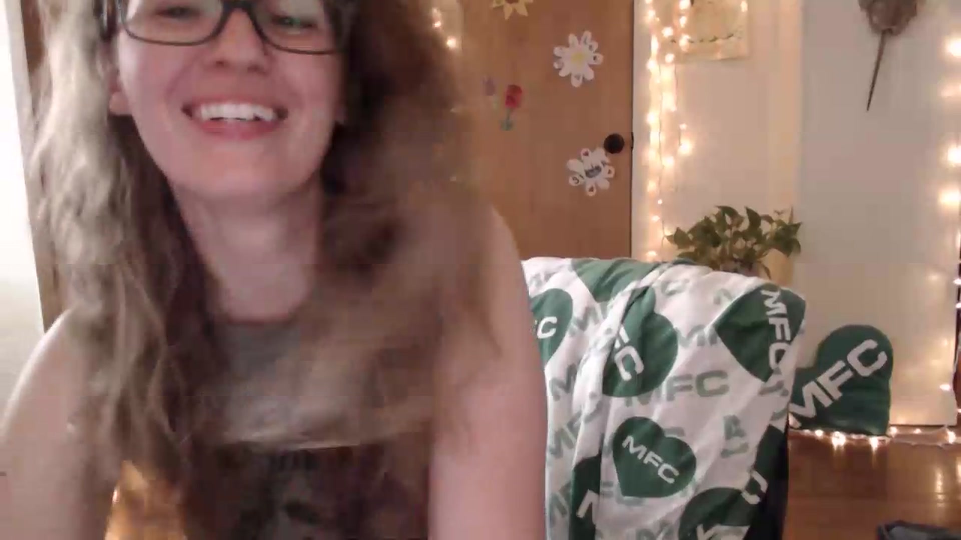 Gallery image thumbnail from WildflowerEm's myfreecams stream on, 06/28/2026, 21:32 image 16 of 20