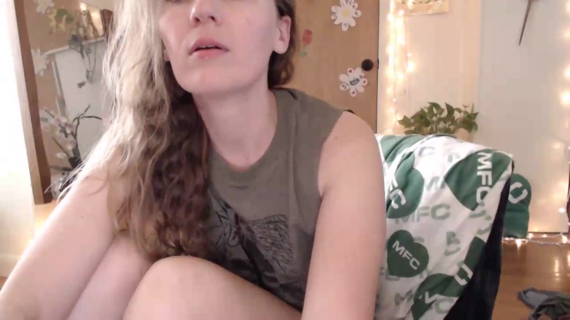 Gallery image thumbnail from WildflowerEm's myfreecams stream on, 06/28/2026, 21:32 image 14 of 20