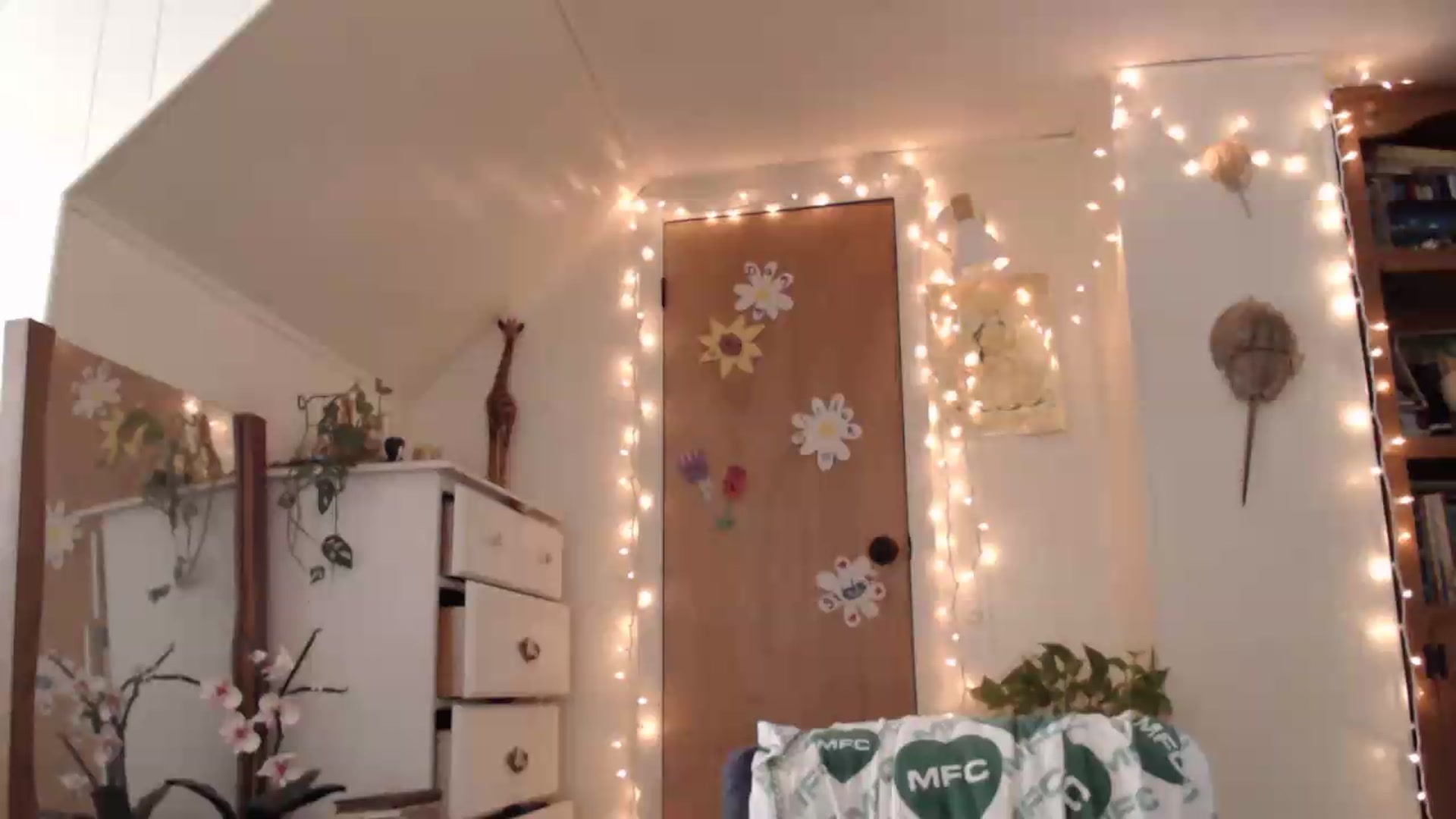 Gallery image thumbnail from WildflowerEm's myfreecams stream on, 06/28/2026, 21:32 image 11 of 20