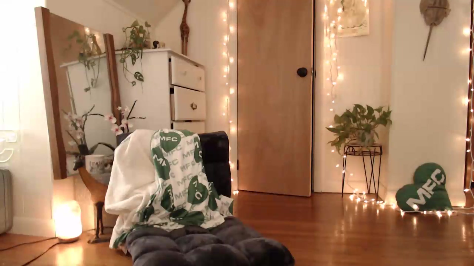 Gallery image thumbnail from WildflowerEm's myfreecams stream on, 07/19/2026, 21:49 image 5 of 20