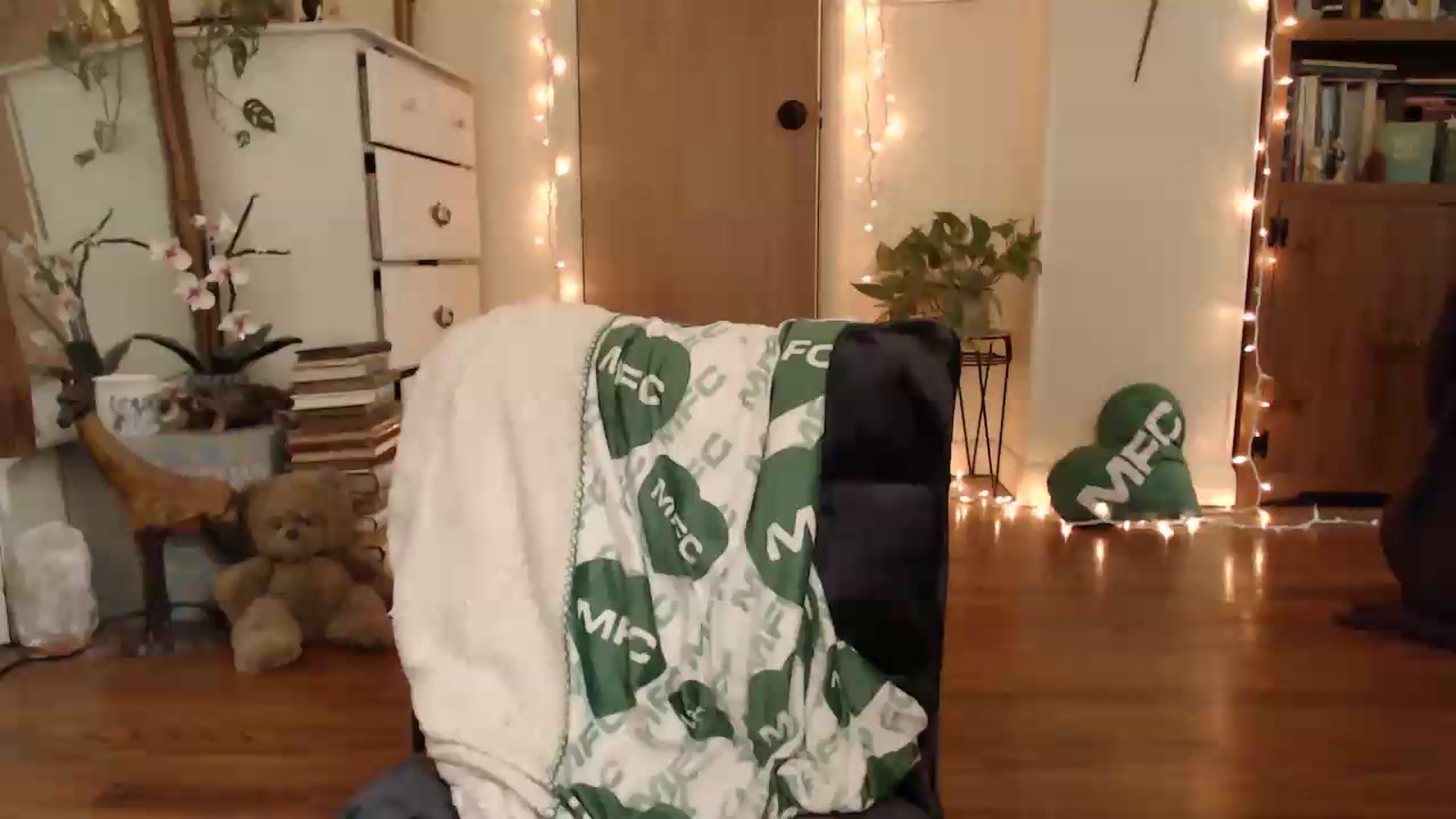 Gallery image thumbnail from WildflowerEm's myfreecams stream on, 07/21/2026, 16:04 image 9 of 20