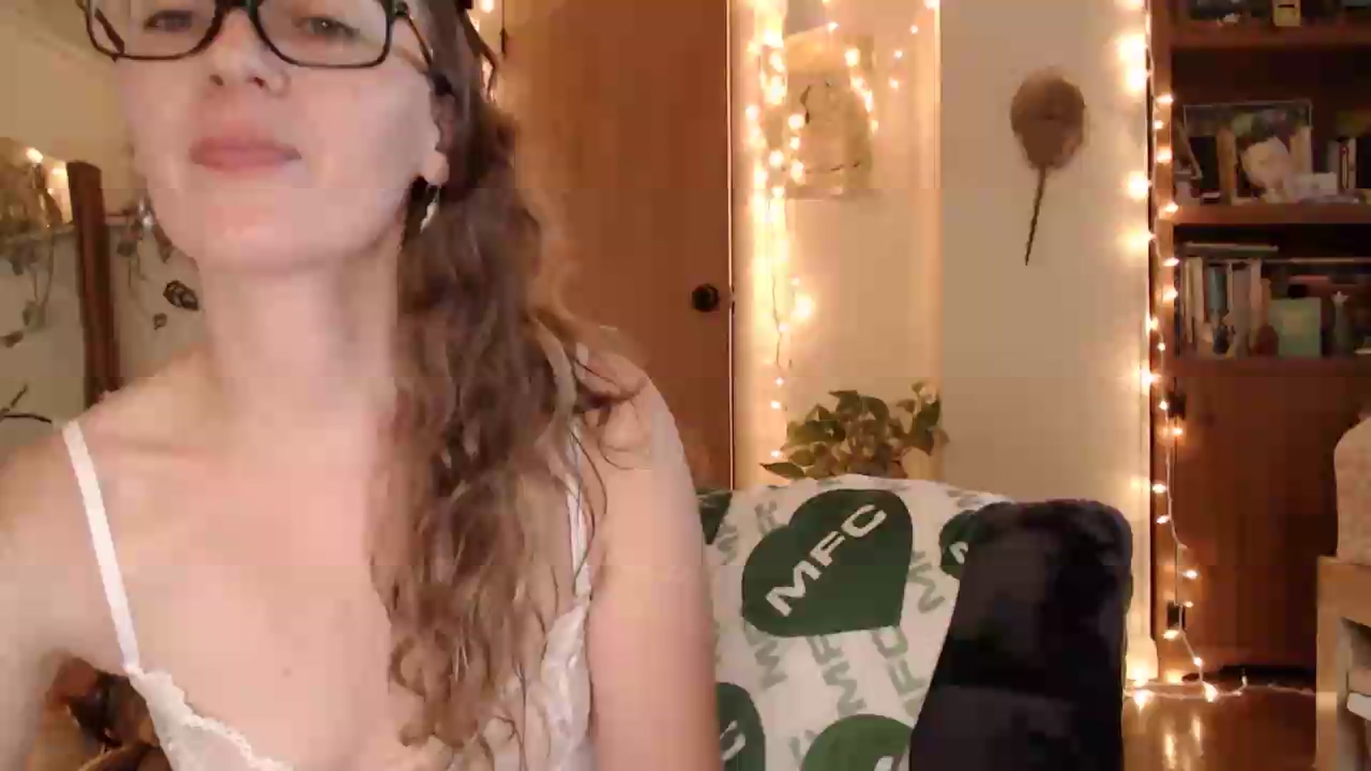Gallery image thumbnail from WildflowerEm's myfreecams stream on, 08/30/2026, 24:02 image 7 of 20
