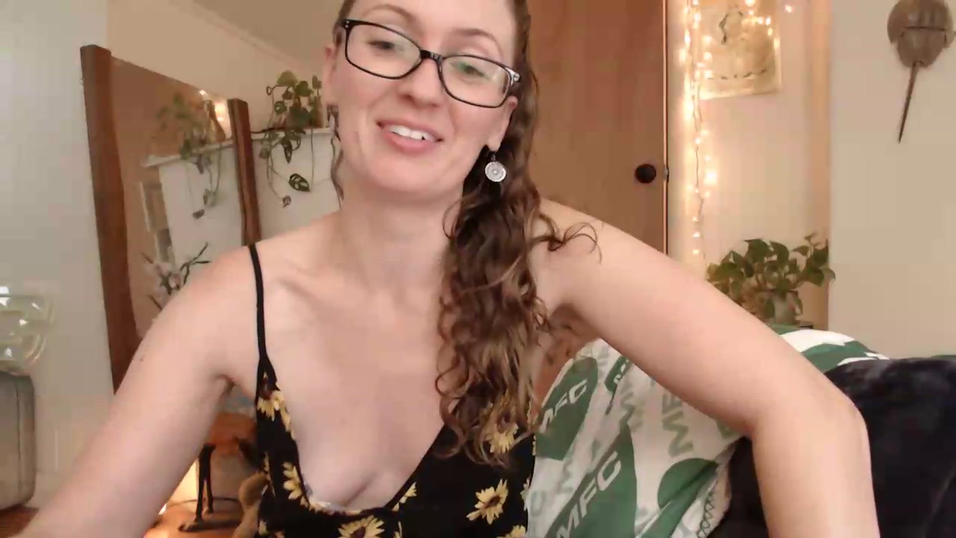 Gallery image thumbnail from WildflowerEm's myfreecams stream on, 09/04/2026, 19:14 image 4 of 20