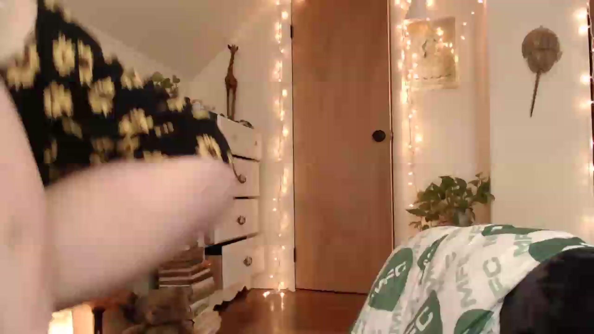 Gallery image thumbnail from WildflowerEm's myfreecams stream on, 09/04/2026, 19:14 image 8 of 20
