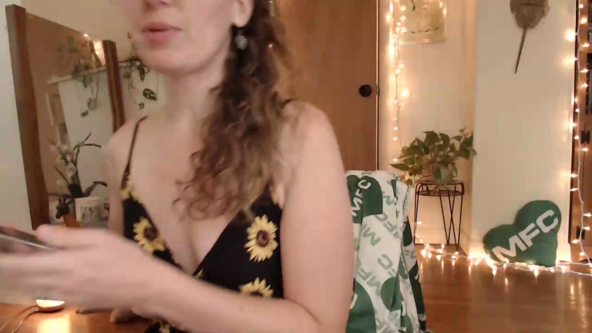 Gallery image thumbnail from WildflowerEm's myfreecams stream on, 09/04/2026, 19:14 image 11 of 20