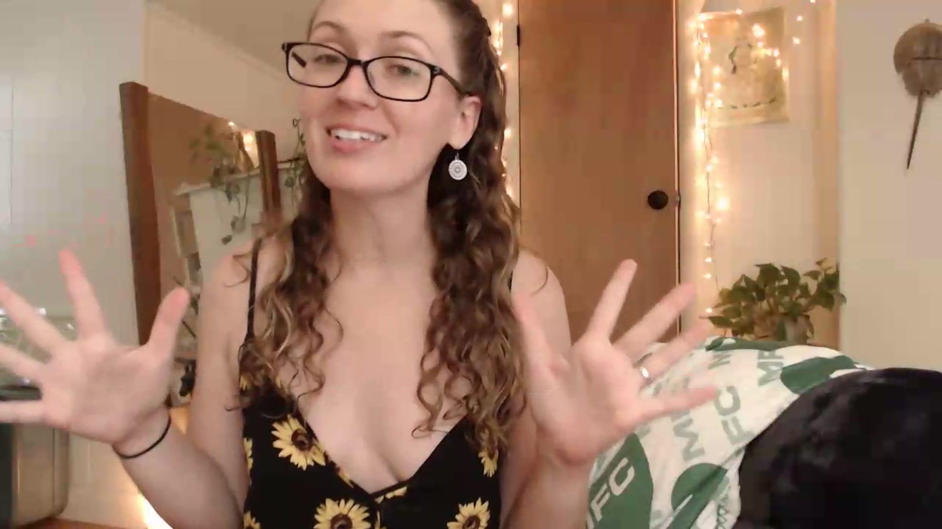 Gallery image thumbnail from WildflowerEm's myfreecams stream on, 09/04/2026, 19:14 image 6 of 20