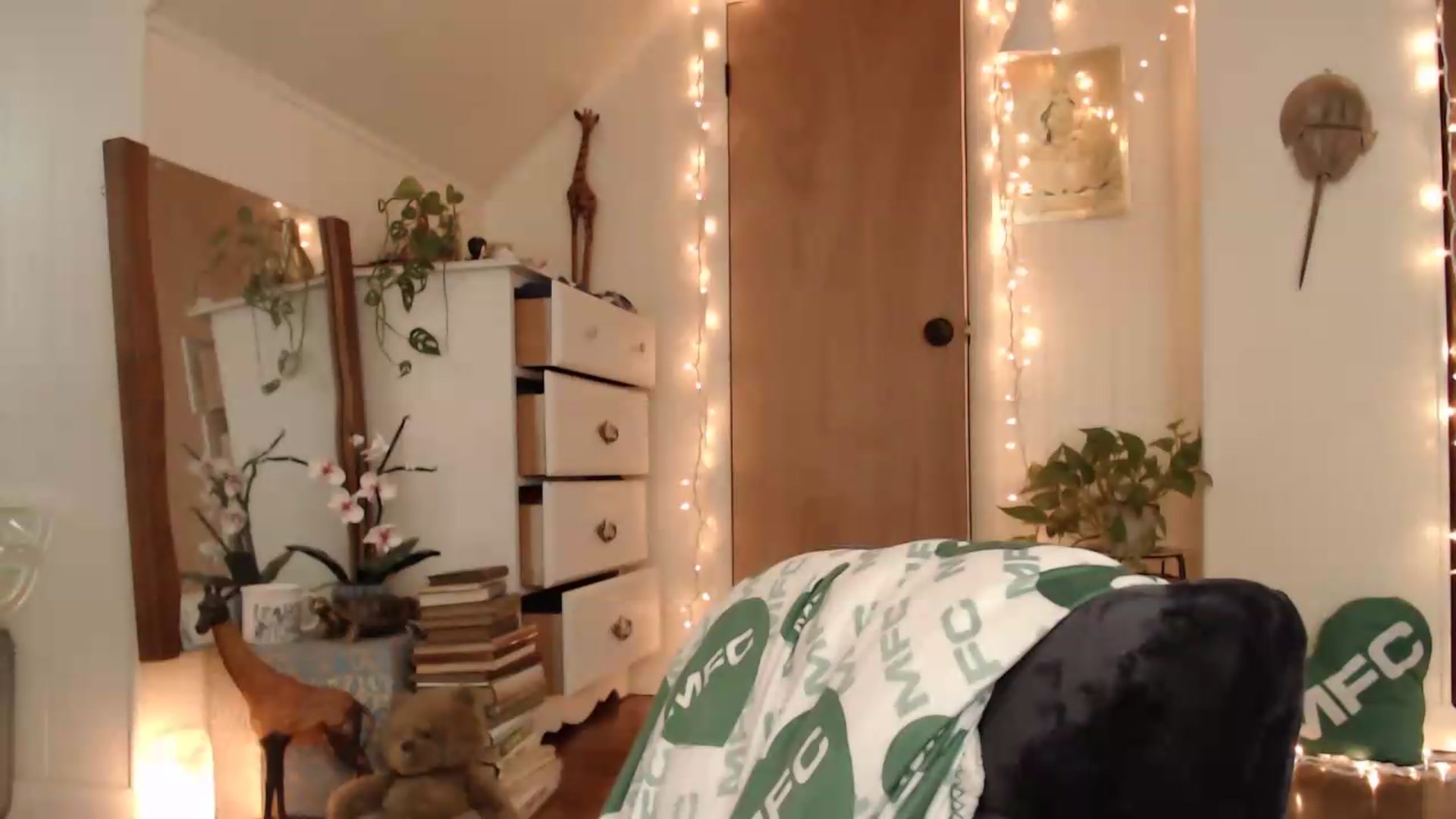 Gallery image thumbnail from WildflowerEm's myfreecams stream on, 09/04/2026, 19:14 image 2 of 20