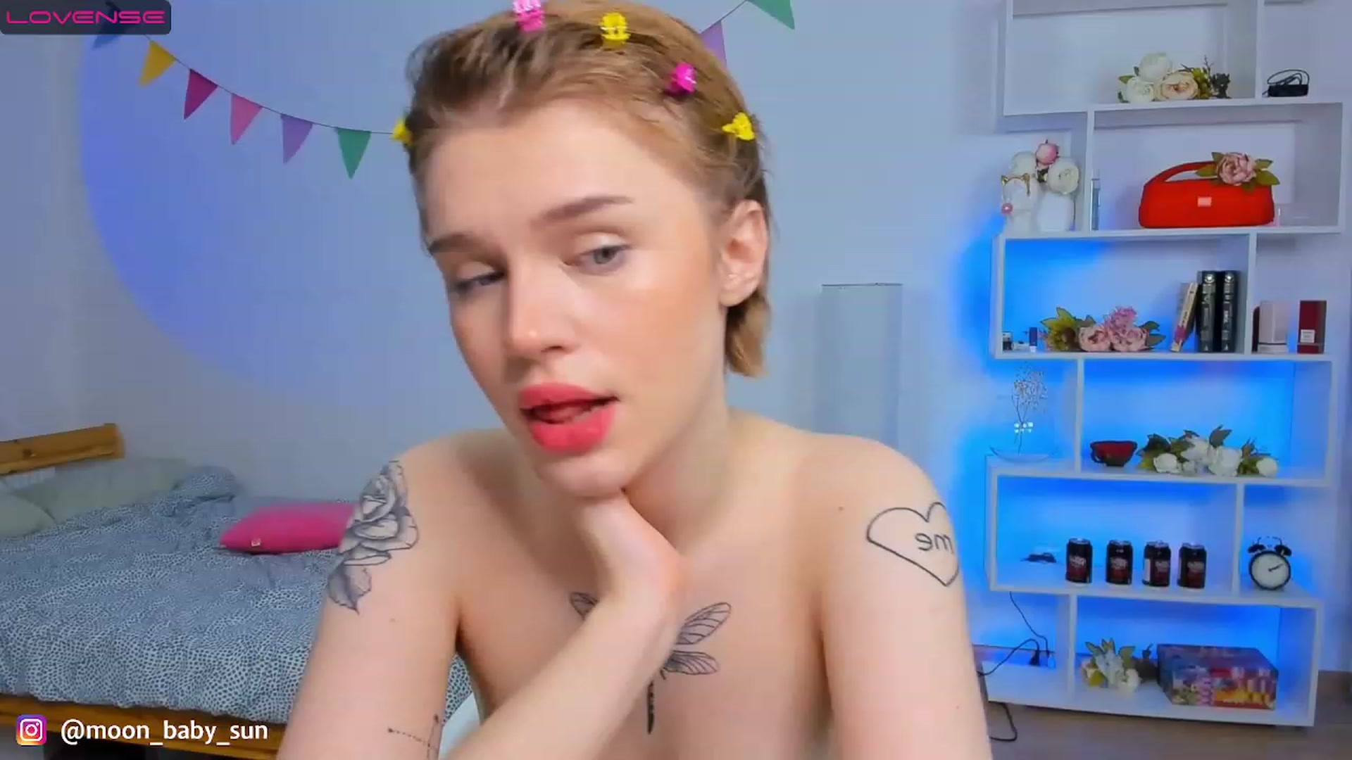 Gallery image thumbnail from WilsonViolet's myfreecams stream on, 11/19/2022, 05:20 image 18 of 20