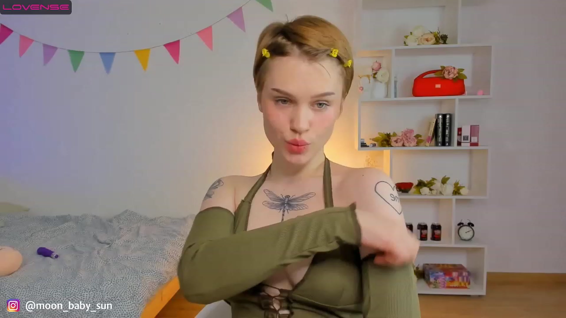 Gallery image thumbnail from WilsonViolet's myfreecams stream on, 11/23/2022, 09:42 image 11 of 20