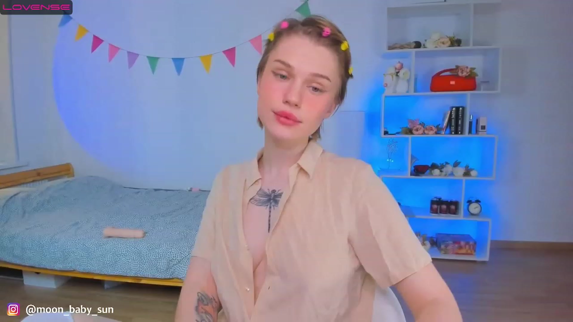 Gallery image thumbnail from WilsonViolet's myfreecams stream on, 12/19/2022, 09:36 image 7 of 20