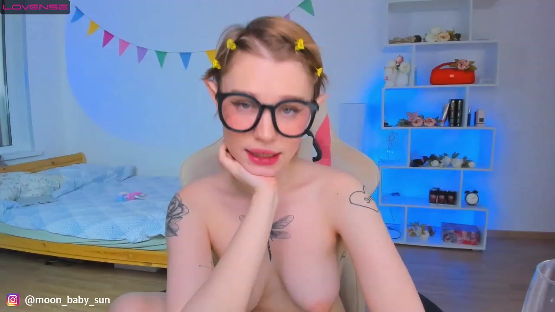 Gallery image thumbnail from WilsonViolet's myfreecams stream on, 12/25/2022, 07:37 image 19 of 20