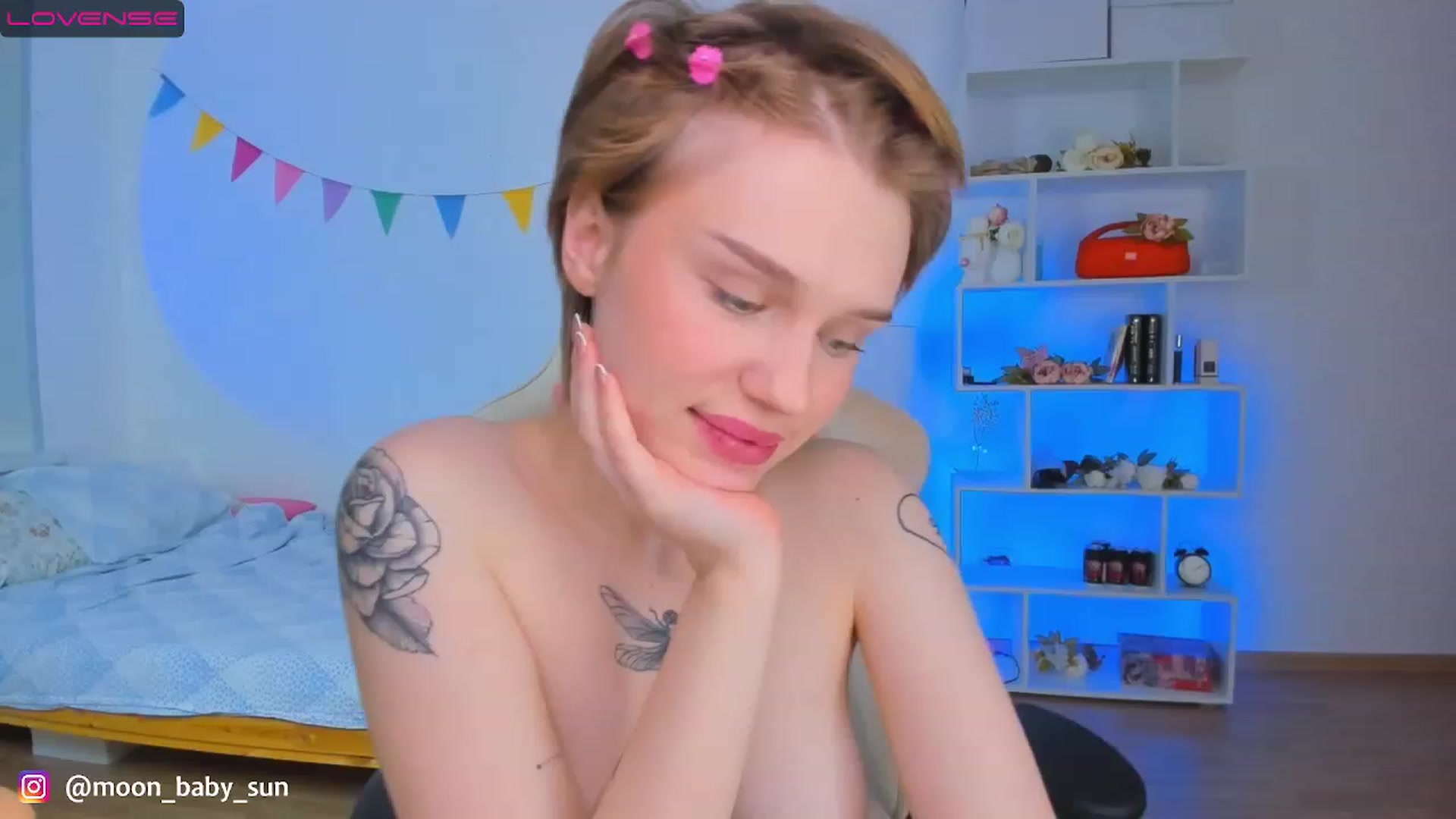 Gallery image thumbnail from WilsonViolet's myfreecams stream on, 12/29/2022, 09:25 image 6 of 20
