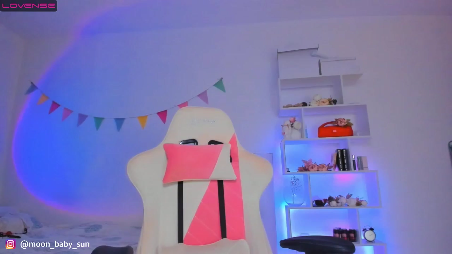 Gallery image thumbnail from WilsonViolet's myfreecams stream on, 01/09/2023, 09:26 image 2 of 20