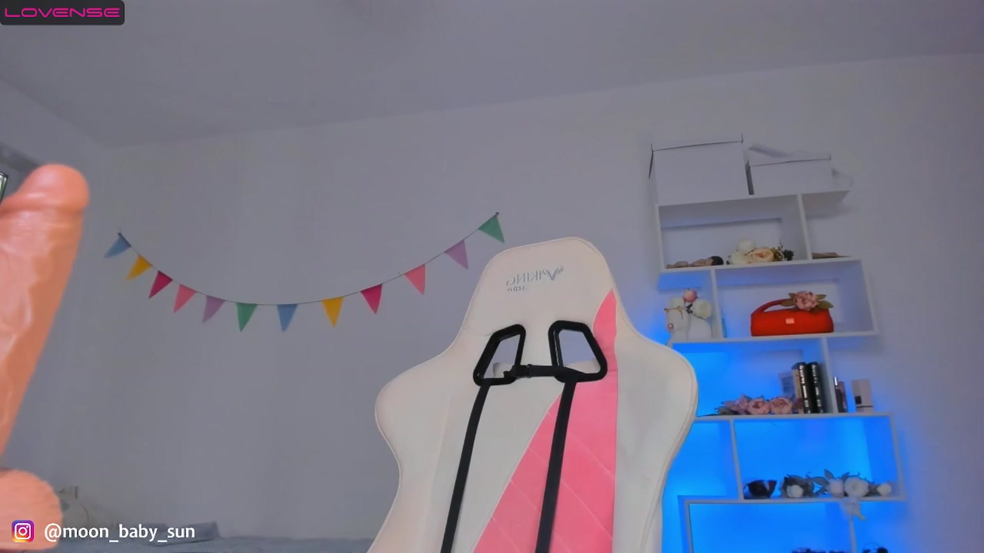 Gallery image thumbnail from WilsonViolet's myfreecams stream on, 03/27/2023, 08:58 image 3 of 20