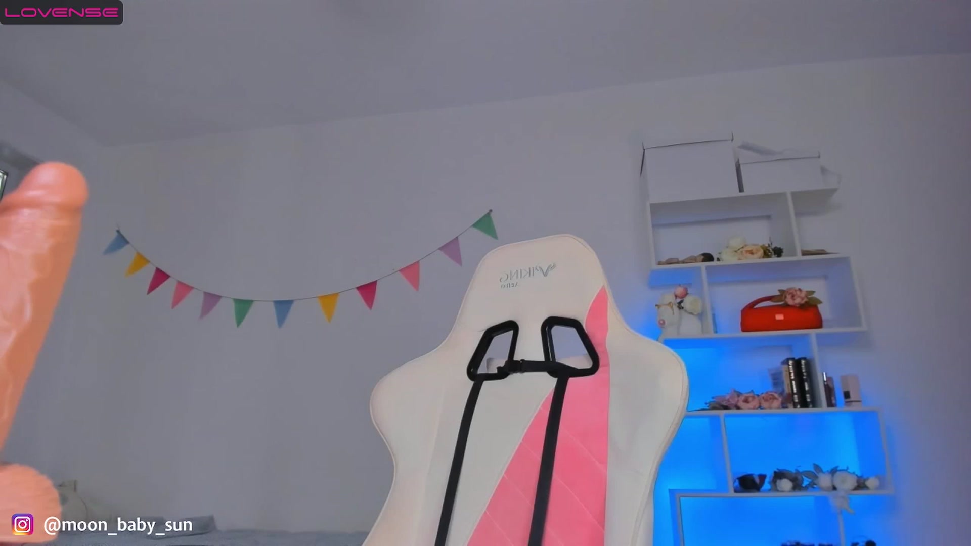 Gallery image thumbnail from WilsonViolet's myfreecams stream on, 03/27/2023, 08:58 image 4 of 20