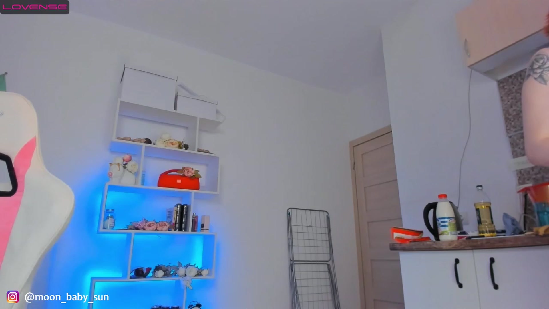 Gallery image thumbnail from WilsonViolet's myfreecams stream on, 03/27/2023, 08:58 image 6 of 20