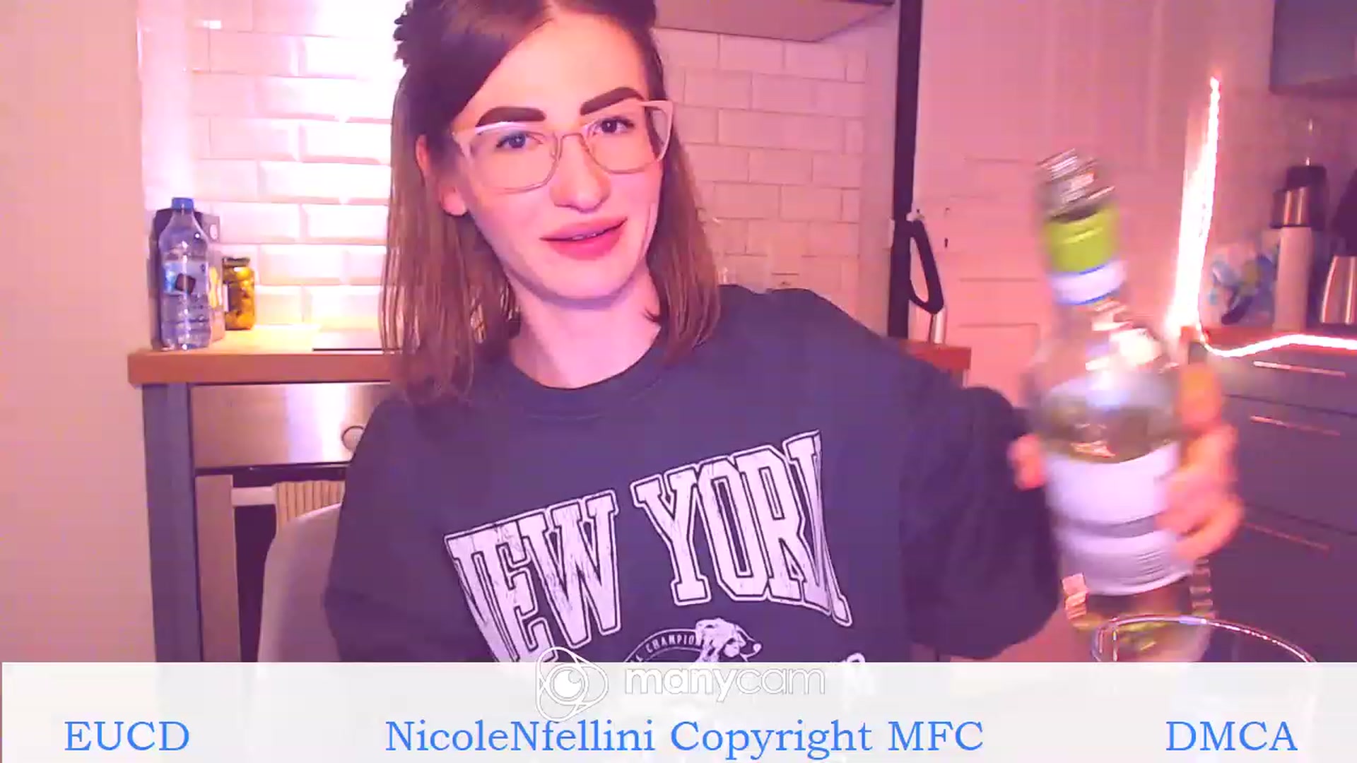 Gallery image thumbnail from Wine_in_jimmy's myfreecams stream on, 11/17/2022, 02:37 image 10 of 20